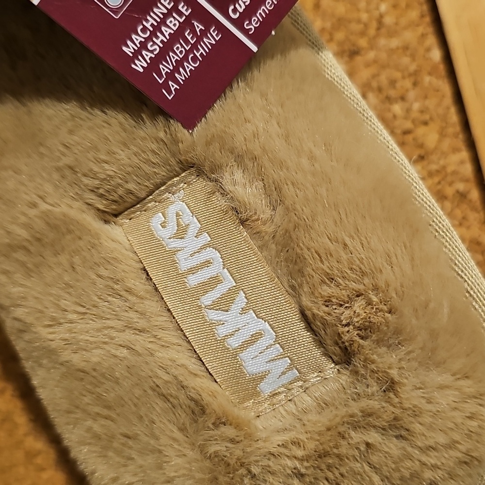 Slippers - Picture 10 of 12